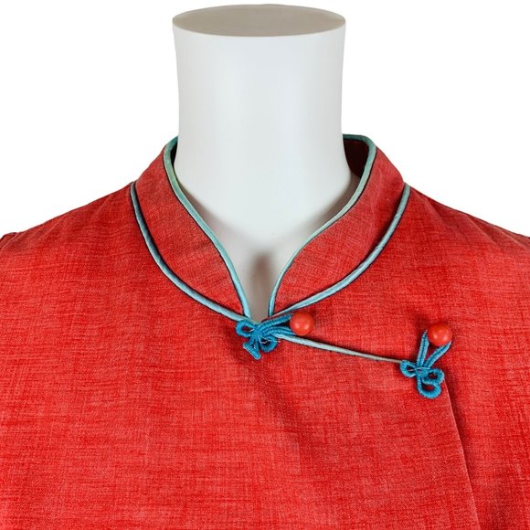 Vintage 1960s Red Shift Dress Asian Motif Pocket Housedress Frog Closures | B 36 - Picture 4 of 11